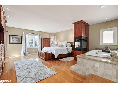 19 Grand Forest Drive, Barrie, ON - Indoor Photo Showing Bedroom