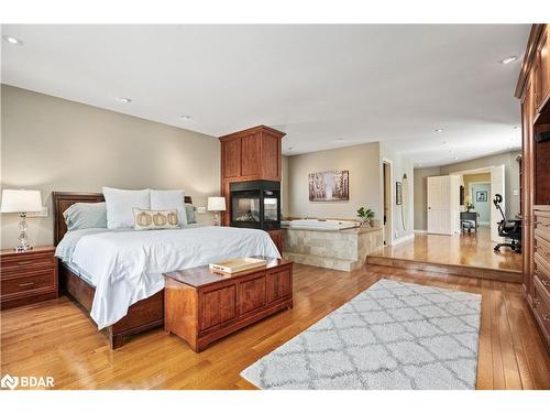 19 Grand Forest Drive, Barrie, ON - Indoor Photo Showing Bedroom