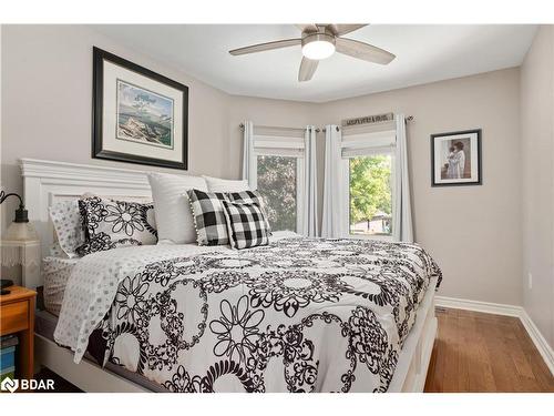 19 Grand Forest Drive, Barrie, ON - Indoor Photo Showing Bedroom