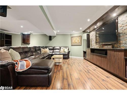 19 Grand Forest Drive, Barrie, ON - Indoor Photo Showing Living Room