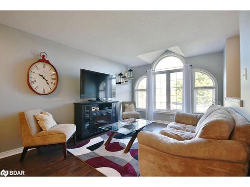 181 Sproule Drive, Barrie, ON - Indoor Photo Showing Living Room