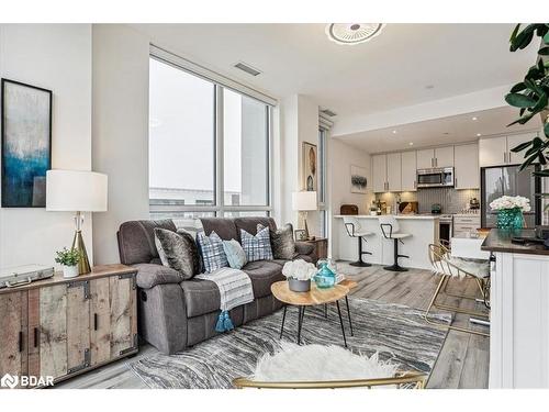 410-375 Sea Ray Avenue, Innisfil, ON - Indoor Photo Showing Living Room