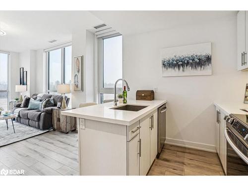 410-375 Sea Ray Avenue, Innisfil, ON - Indoor Photo Showing Kitchen