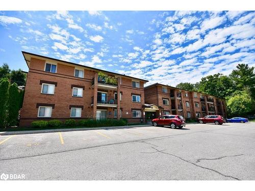 103-25 Meadow Lane, Barrie, ON - Outdoor With Facade