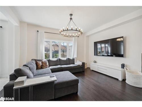 1001 Barton Way, Innisfil, ON - Indoor Photo Showing Living Room