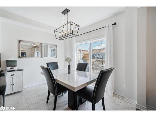 1001 Barton Way, Innisfil, ON - Indoor Photo Showing Dining Room