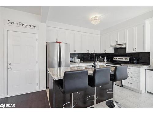 1001 Barton Way, Innisfil, ON - Indoor Photo Showing Kitchen