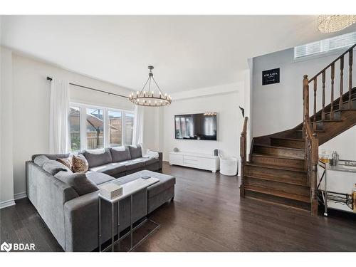 1001 Barton Way, Innisfil, ON - Indoor Photo Showing Living Room