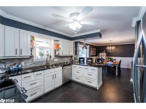 16 Smart Court, Collingwood, ON - Indoor Photo Showing Kitchen With Upgraded Kitchen