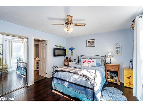 16 Smart Court, Collingwood, ON - Indoor Photo Showing Bedroom