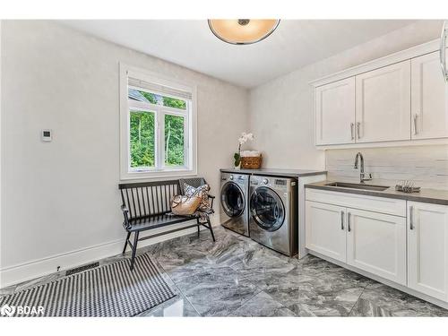 30 Black Creek Trail, Minesing, ON - Indoor Photo Showing Laundry Room