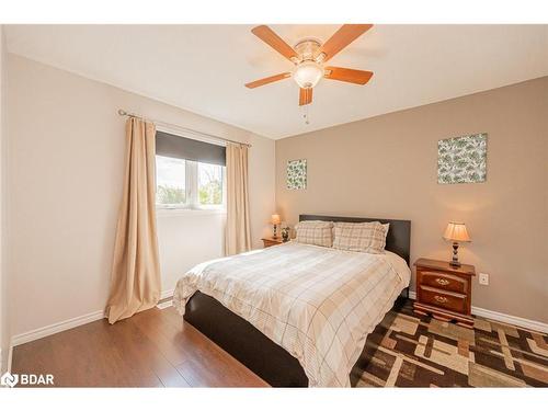 13 Daniele Avenue N, New Tecumseth, ON - Indoor Photo Showing Bedroom