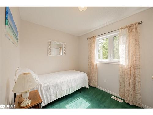 13 Daniele Avenue N, New Tecumseth, ON - Indoor Photo Showing Bedroom