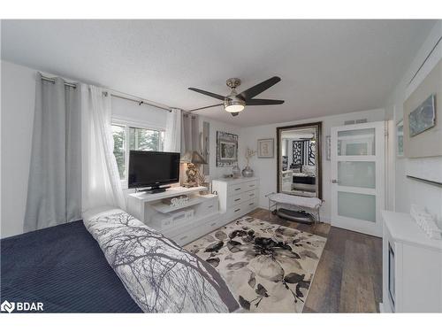 64 O'Shaughnessy Crescent, Barrie, ON - Indoor Photo Showing Bedroom