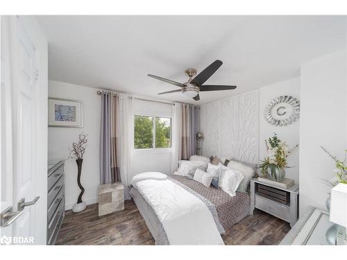 64 O'Shaughnessy Crescent, Barrie, ON - Indoor Photo Showing Bedroom