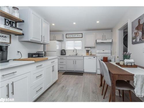 1068 Emily Street, Innisfil, ON - Indoor Photo Showing Kitchen