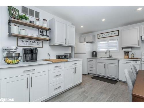 1068 Emily Street, Innisfil, ON - Indoor Photo Showing Kitchen