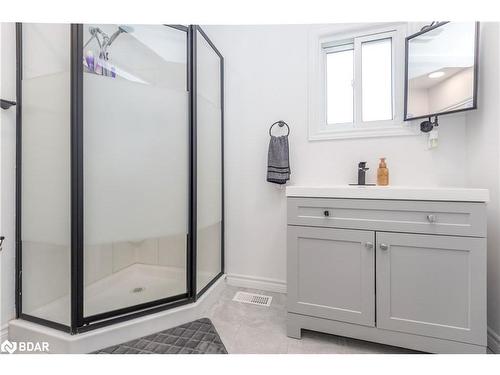 1068 Emily Street, Innisfil, ON - Indoor Photo Showing Bathroom