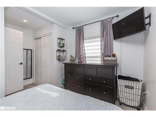 1068 Emily Street, Innisfil, ON - Indoor Photo Showing Bedroom