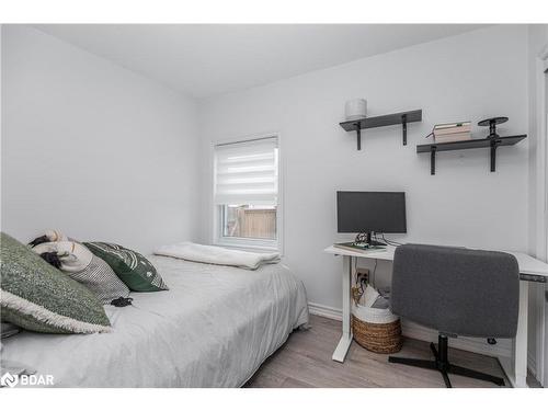 1068 Emily Street, Innisfil, ON - Indoor Photo Showing Bedroom