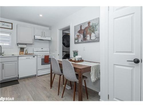 1068 Emily Street, Innisfil, ON - Indoor Photo Showing Kitchen