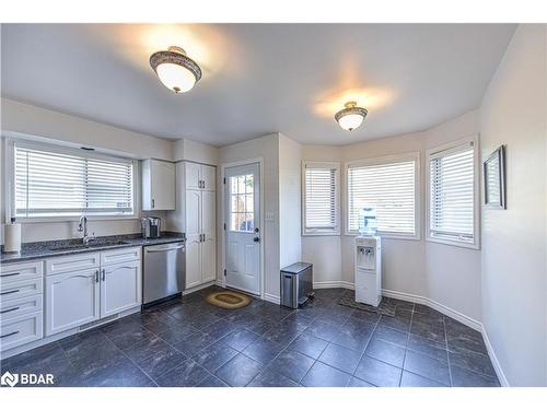 320 Park Street Street, Orillia, ON - Indoor Photo Showing Kitchen With Double Sink