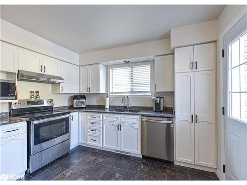 320 Park Street Street, Orillia, ON - Indoor Photo Showing Kitchen With Double Sink