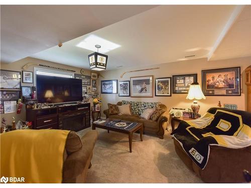 320 Park Street Street, Orillia, ON - Indoor Photo Showing Living Room