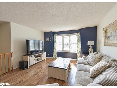 320 Park Street Street, Orillia, ON - Indoor Photo Showing Living Room