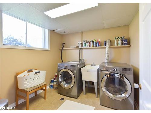 320 Park Street Street, Orillia, ON - Indoor Photo Showing Laundry Room