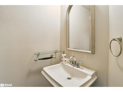 1390 Warminster Sideroad, Oro-Medonte, ON - Indoor Photo Showing Bathroom