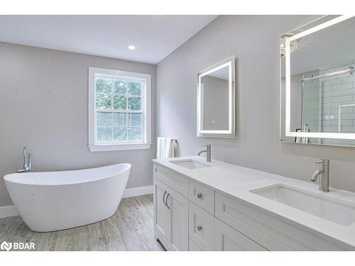 1390 Warminster Sideroad, Oro-Medonte, ON - Indoor Photo Showing Bathroom