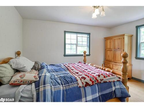 1390 Warminster Sideroad, Oro-Medonte, ON - Indoor Photo Showing Bedroom