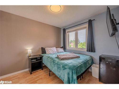 31 Basswood Drive, Barrie, ON - Indoor Photo Showing Bedroom