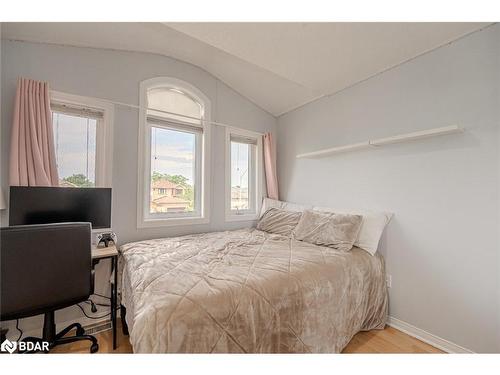 31 Basswood Drive, Barrie, ON - Indoor Photo Showing Bedroom