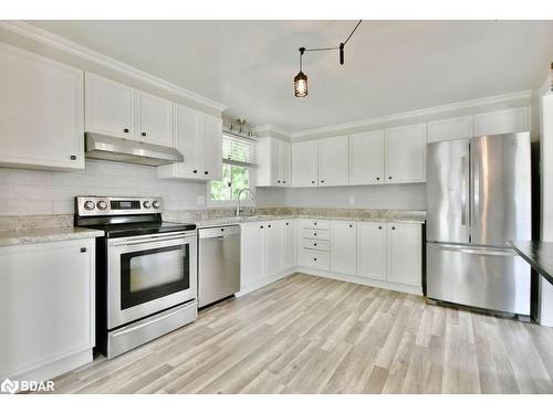 201 Lillian Crescent, Barrie, ON - Indoor Photo Showing Kitchen With Upgraded Kitchen