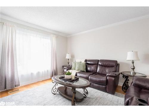 110 Chieftain Crescent, Barrie, ON - Indoor Photo Showing Living Room