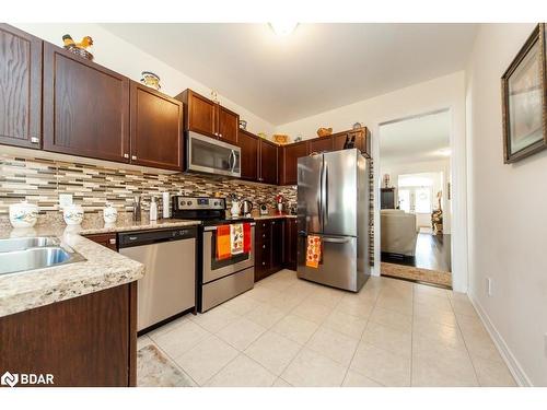 560 Brett Street, Shelburne, ON - Indoor Photo Showing Kitchen With Double Sink