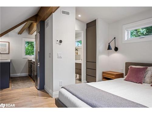 3 St Vincent Square, Barrie, ON - Indoor Photo Showing Bedroom