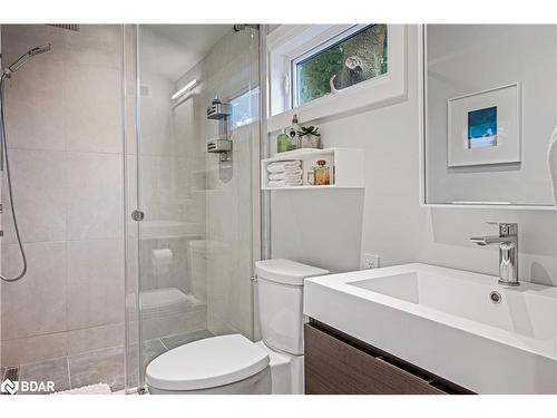 3 St Vincent Square, Barrie, ON - Indoor Photo Showing Bathroom