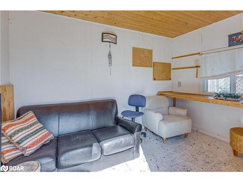 3684 Kimberley Street, Innisfil, ON - Indoor Photo Showing Living Room