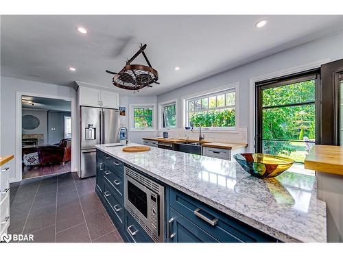 3684 Kimberley Street, Innisfil, ON - Indoor Photo Showing Kitchen