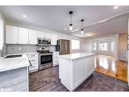 40 Monique Crescent, Barrie, ON - Indoor Photo Showing Kitchen With Stainless Steel Kitchen With Upgraded Kitchen