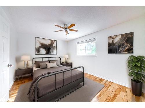 40 Monique Crescent, Barrie, ON - Indoor Photo Showing Bedroom