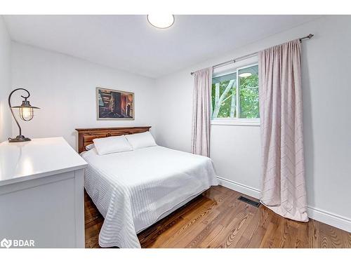 16 Peacock Lane, Barrie, ON - Indoor Photo Showing Bedroom