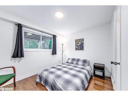 16 Peacock Lane, Barrie, ON - Indoor Photo Showing Bedroom