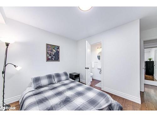 16 Peacock Lane, Barrie, ON - Indoor Photo Showing Bedroom