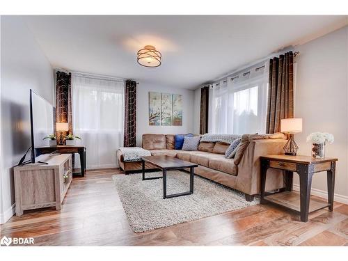 447 13 Line S, Oro-Medonte, ON - Indoor Photo Showing Living Room