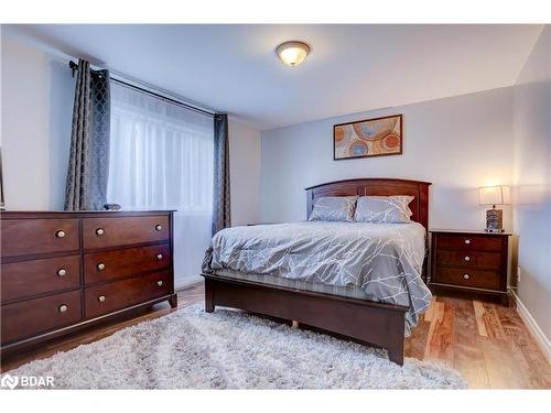 447 13 Line S, Oro-Medonte, ON - Indoor Photo Showing Bedroom