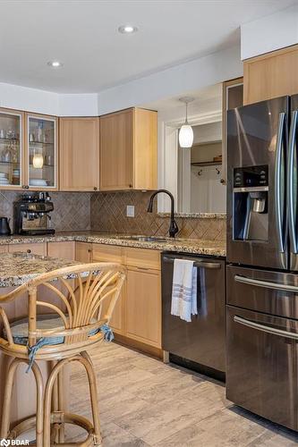 223 Cliff Road, Barrie, ON - Indoor Photo Showing Kitchen With Upgraded Kitchen